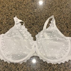 Women’s White Lace Front Closure Bra
